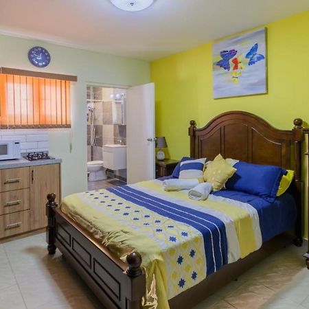Omira Apartment Suites ウィレムスタッド エクステリア 写真